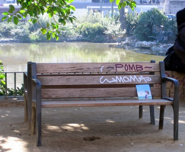 Ejemplar Todo está en Nada liberado en Barcelona